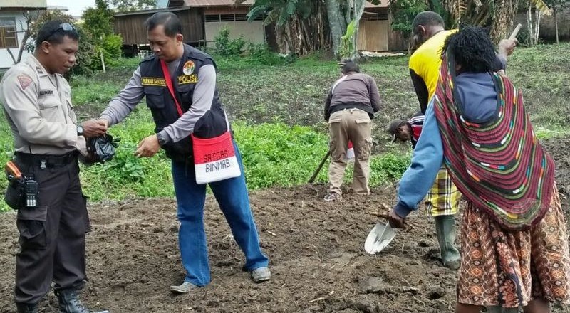 Binmas Polda Sultra Ajak Masyarakat Bercocok Tanam